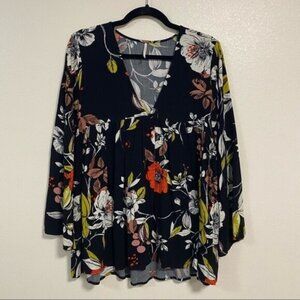 Free People shirt Women’s Size Small Black Bella Floral Tunic Top Oversized